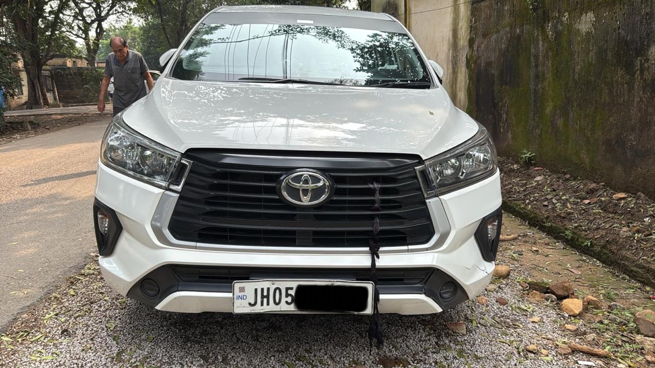Toyota INNOVA CRYSTA 2.7 G (MT)